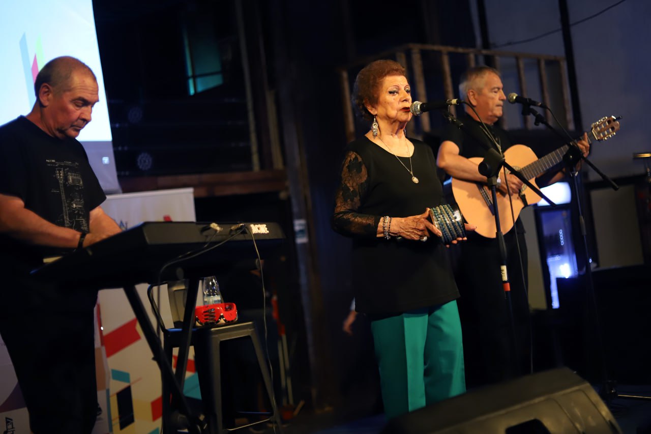 photo_5181477481545313617_y