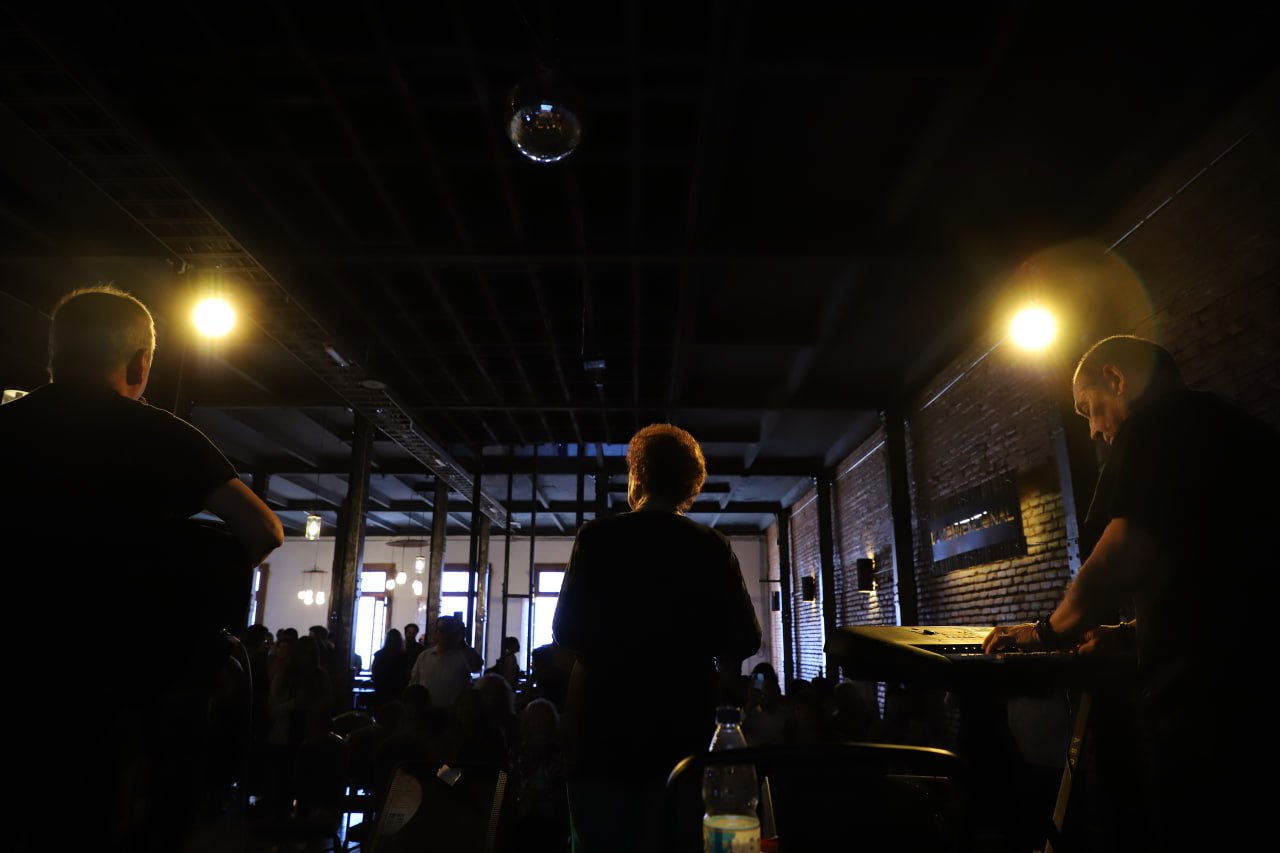 photo_5181609152357707531_y