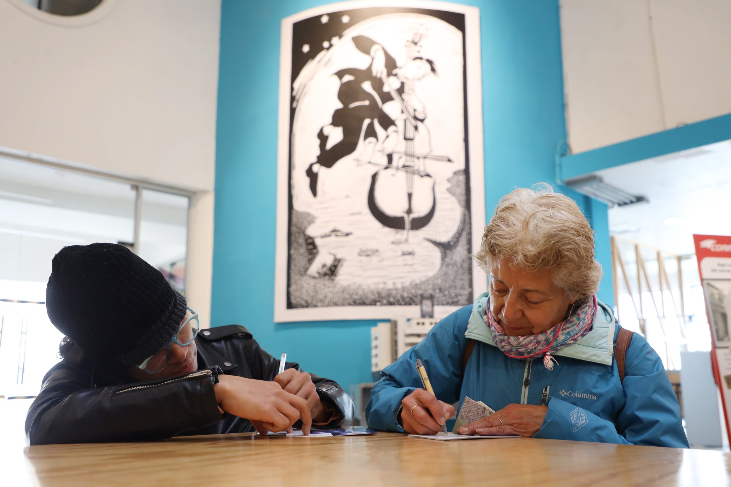 Valparaíso, 24 de mayo de 2025
Hito del inicio del Día de los Patrimonios en la Región de Valparaíso con el lanzamiento oficial de una inédita serie de postales dedicadas a los seis atributos que justifican la declaración del área histórica de Valparaíso como Patrimonio Mundial por la UNESCO.
Foto: Leonardo Rubilar Chandía/Municipalidad de Valparaíso