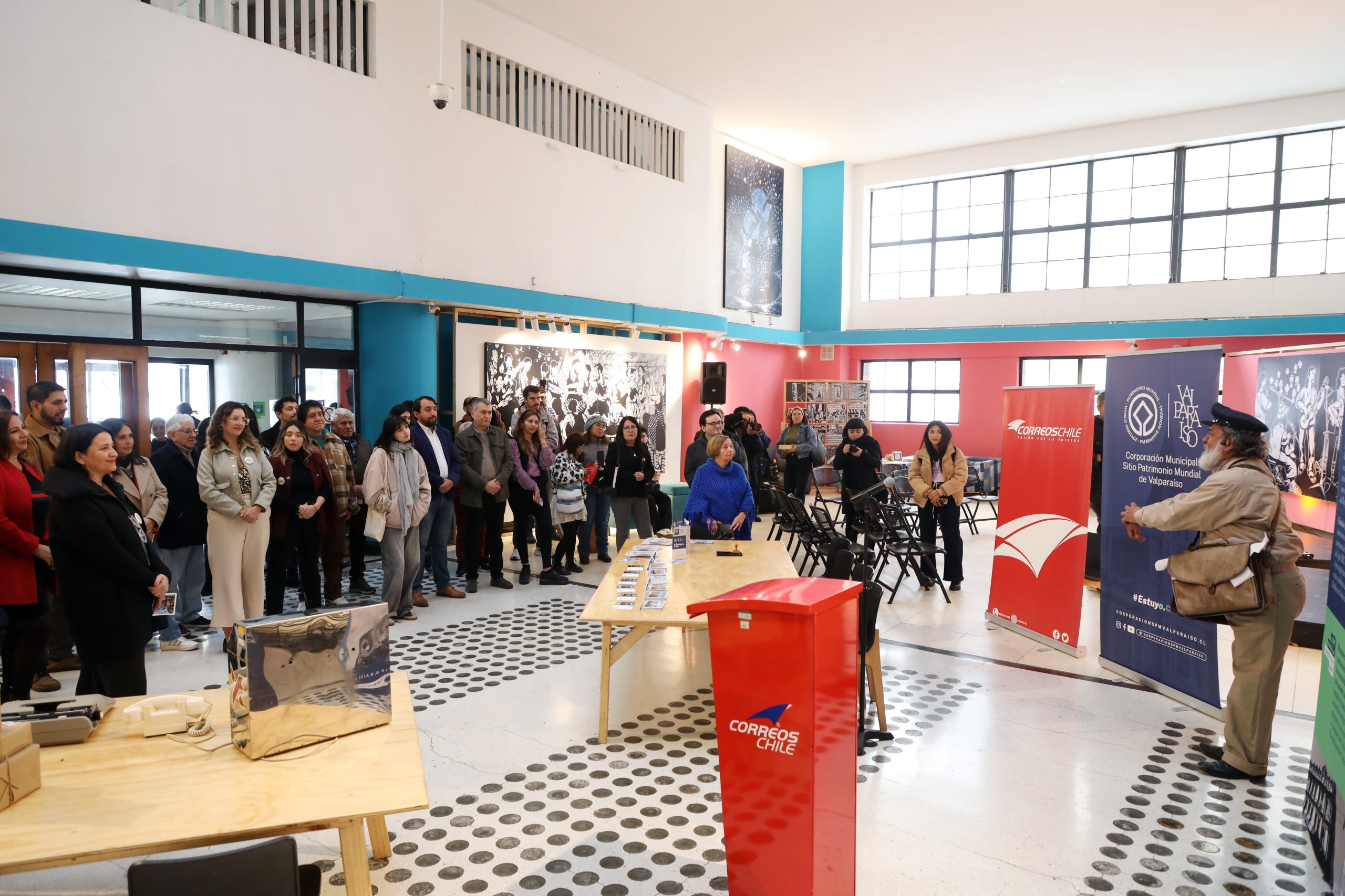 Valparaíso, 24 de mayo de 2025
Hito del inicio del Día de los Patrimonios en la Región de Valparaíso con el lanzamiento oficial de una inédita serie de postales dedicadas a los seis atributos que justifican la declaración del área histórica de Valparaíso como Patrimonio Mundial por la UNESCO.
Foto: Leonardo Rubilar Chandía/Municipalidad de Valparaíso